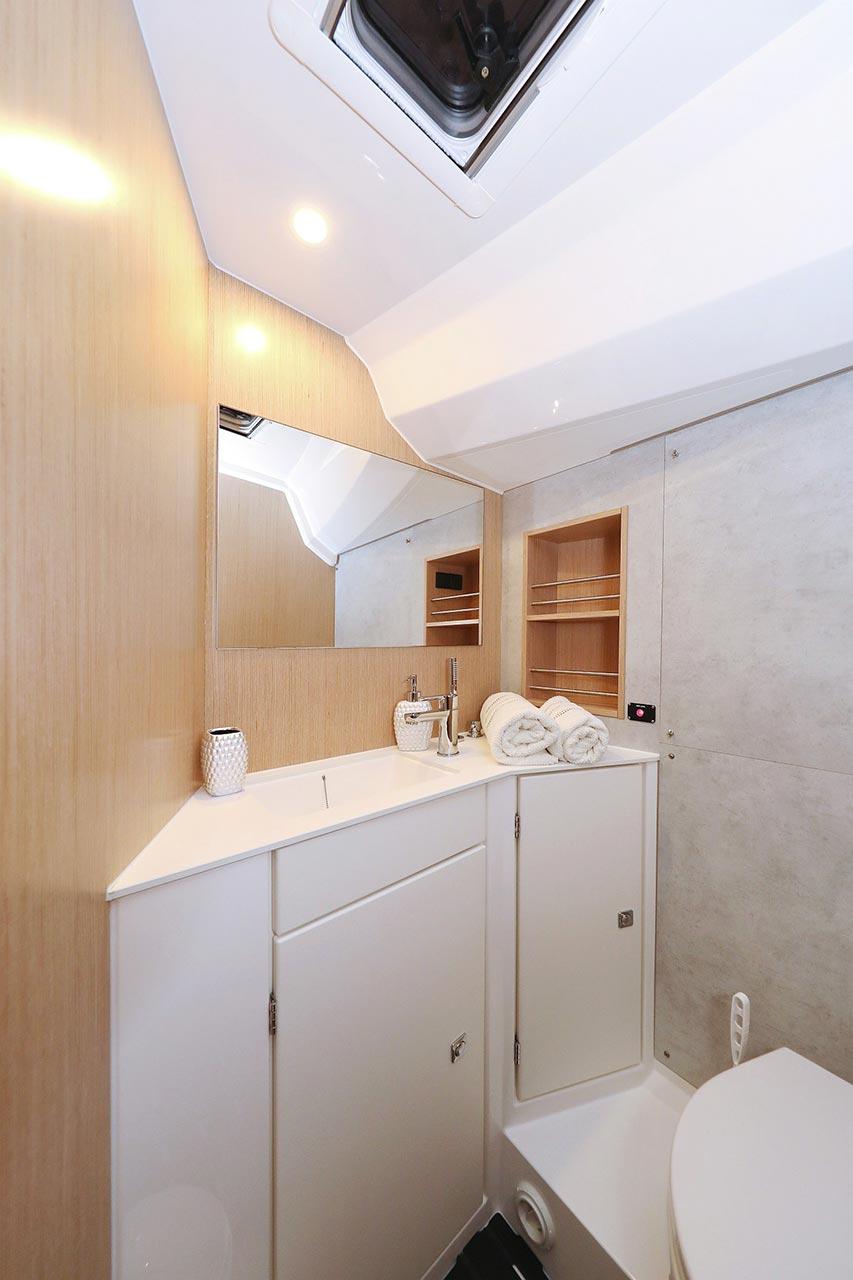 Bavaria C42, picture 23