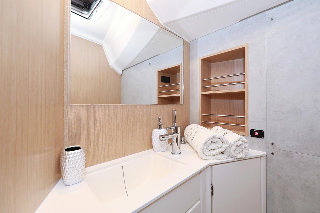 Bavaria C42, picture 24