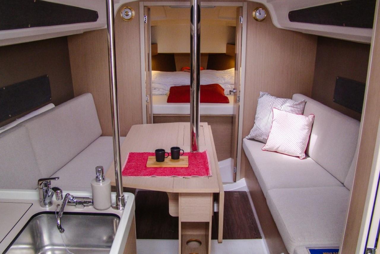 Oceanis 30.1, picture 9