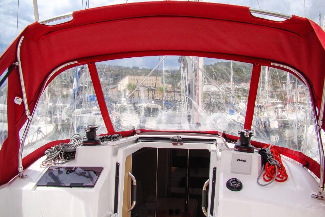 Oceanis 30.1, picture 3