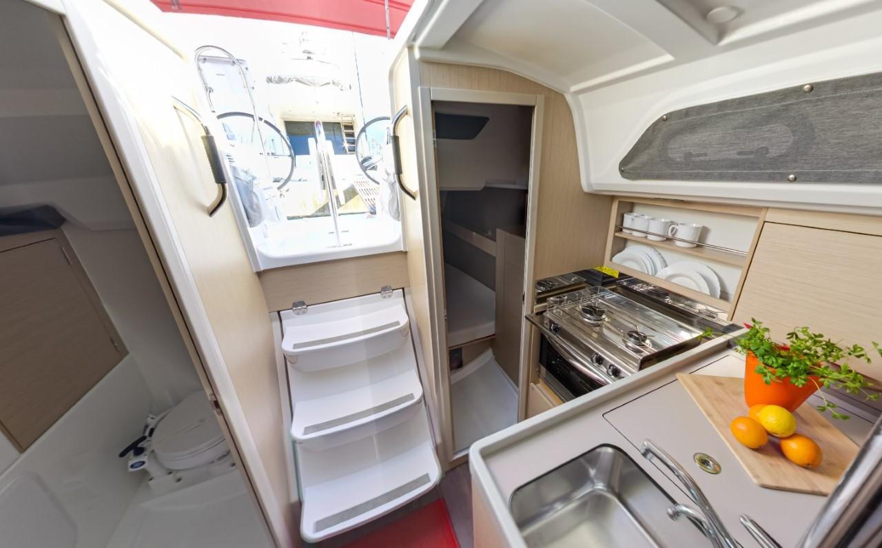 Oceanis 30.1, picture 10