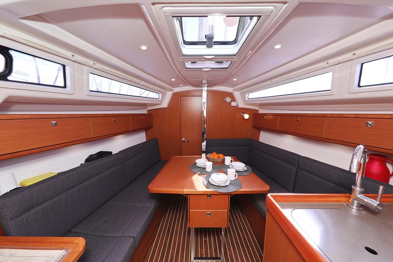 Bavaria Cruiser 33, picture 11