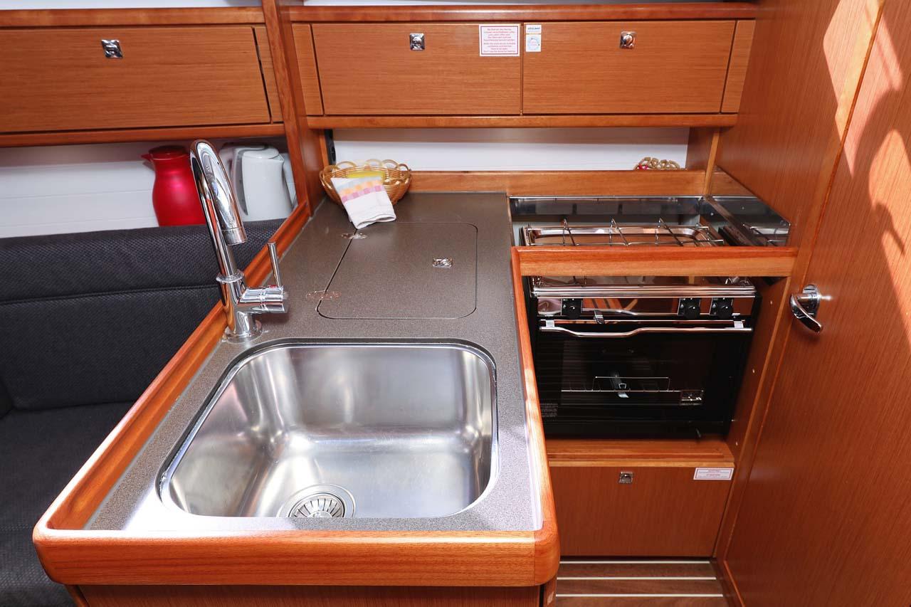 Bavaria Cruiser 33, picture 16