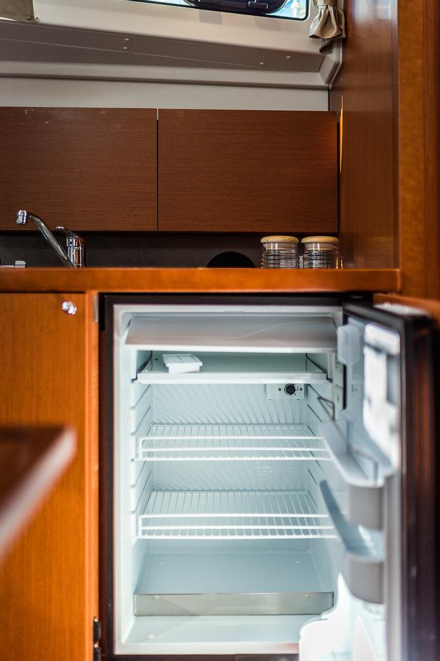 Oceanis 38.1, picture 16