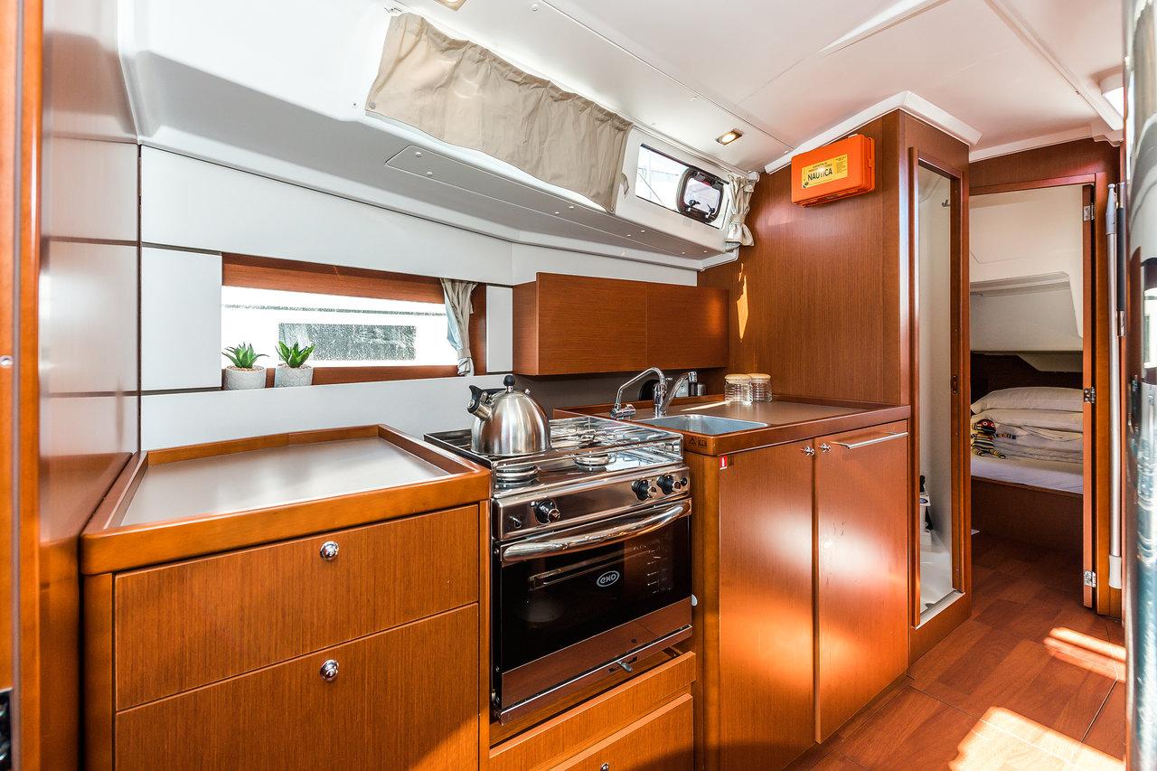 Oceanis 38.1, picture 15