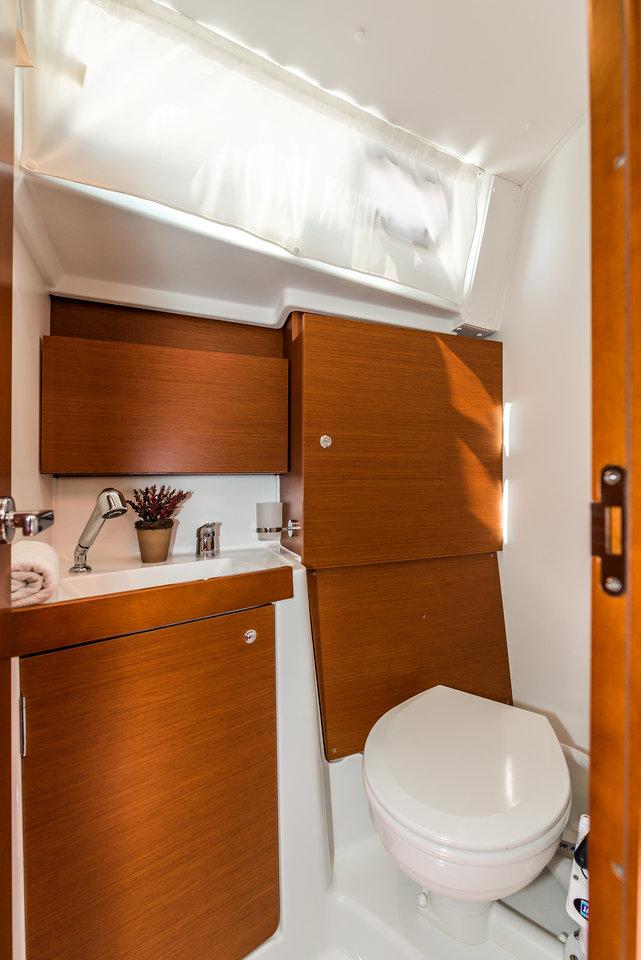 Oceanis 38.1, picture 20