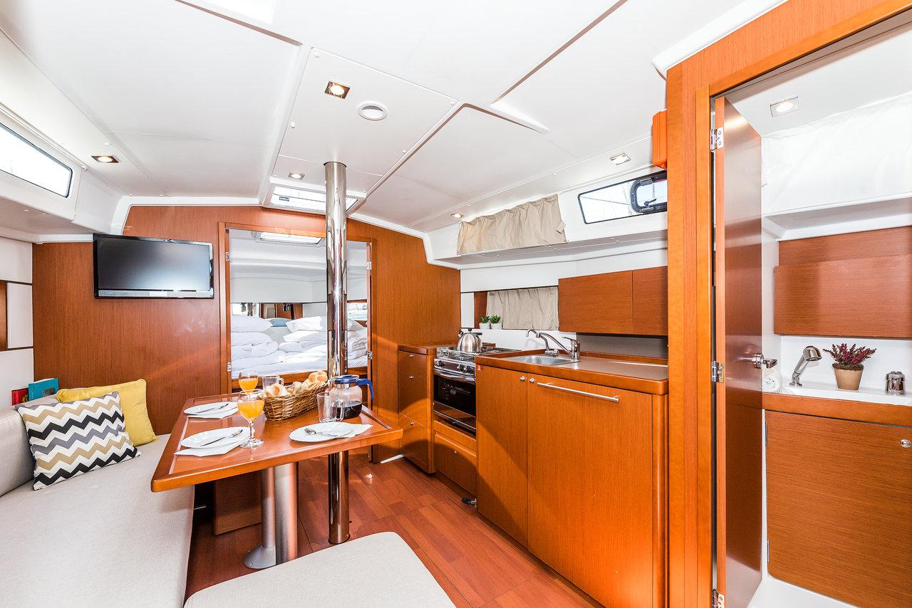 Oceanis 38.1, picture 11