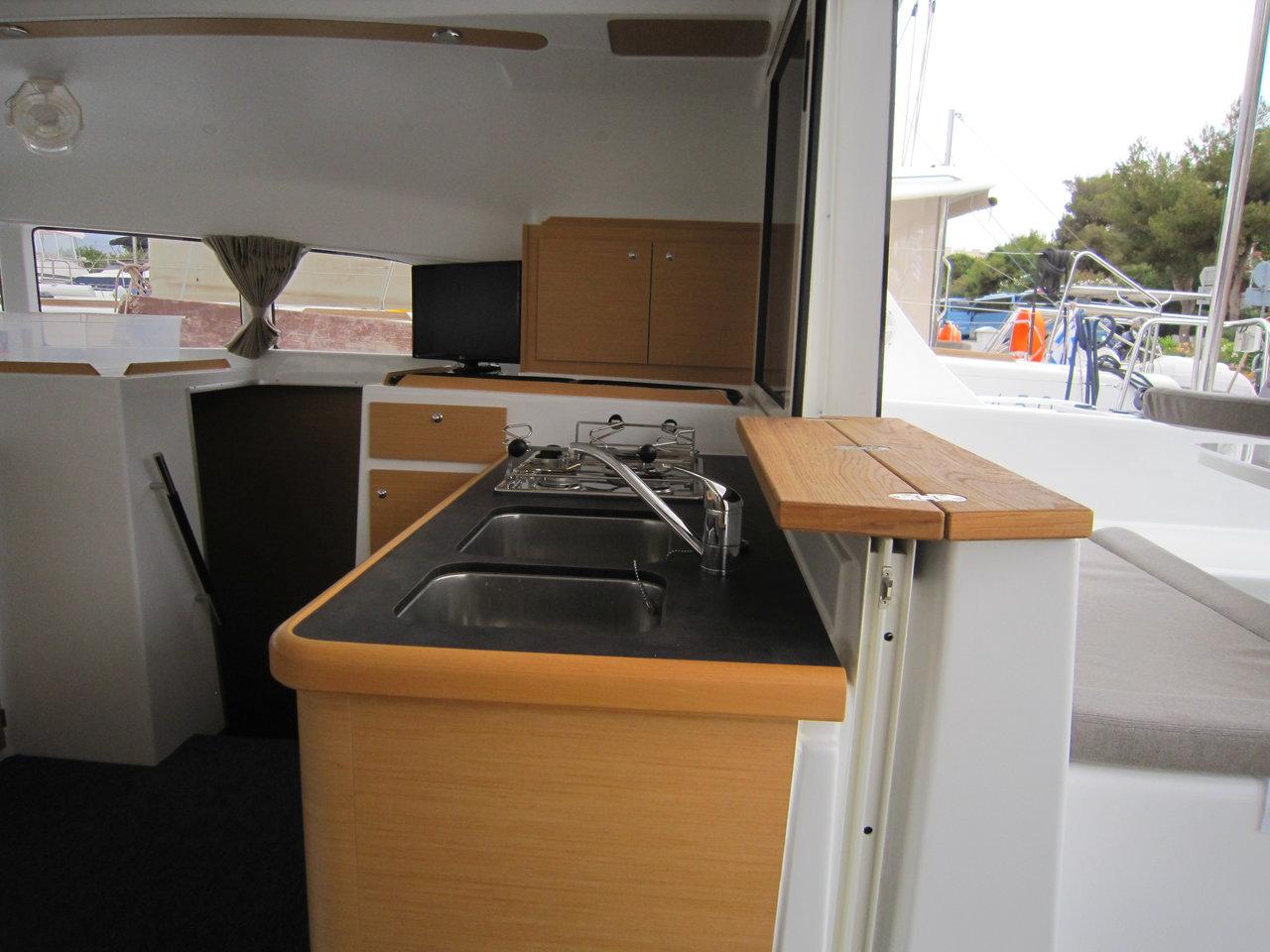 Lagoon 380 - 4 cab. - ThunderCat, picture 13