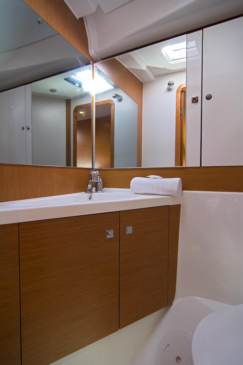 Jeanneau 53 - 5 + 1 cab. - Omega Kiss, picture 12