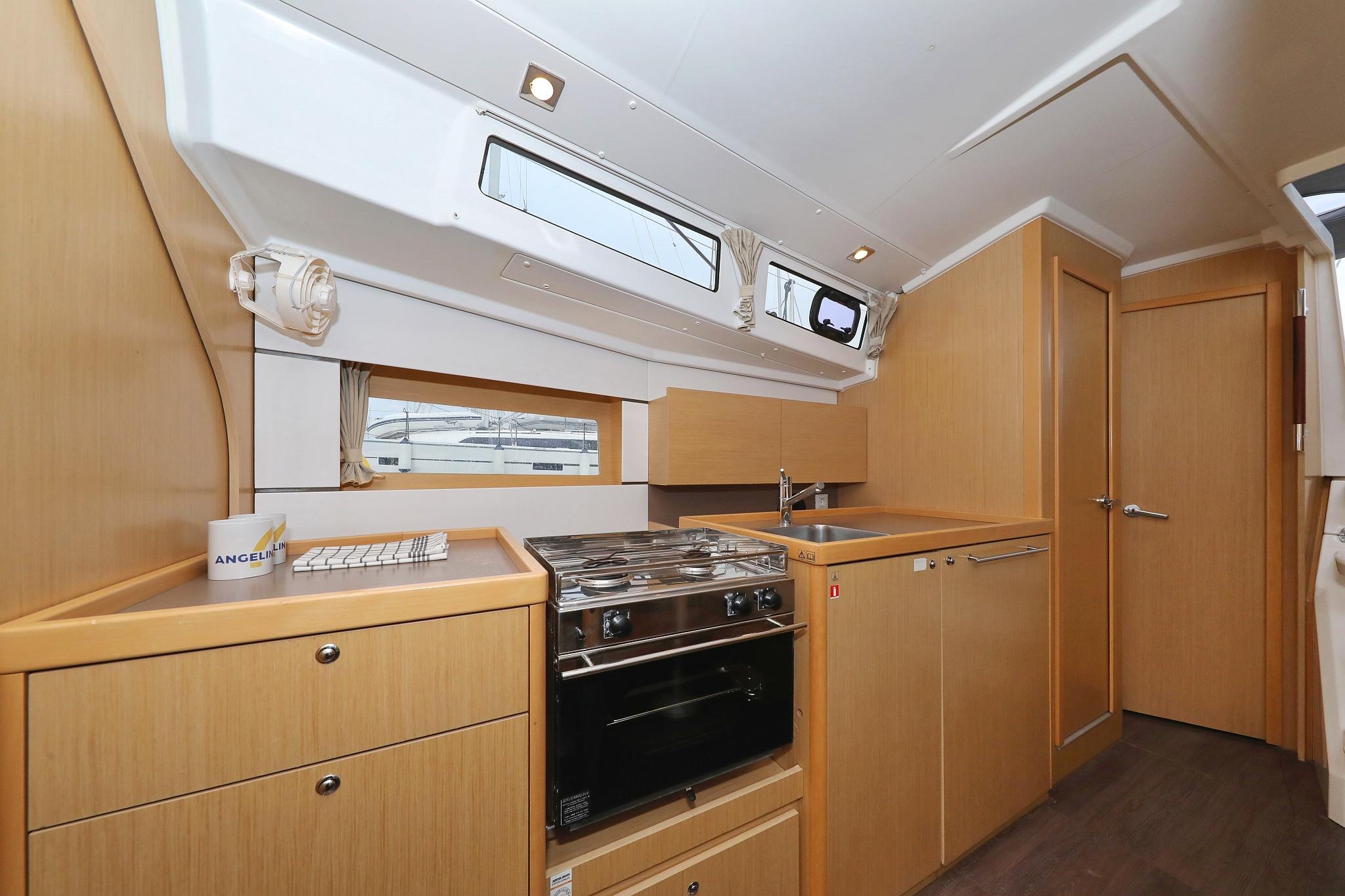 Oceanis 38 - 3 cab., picture 20