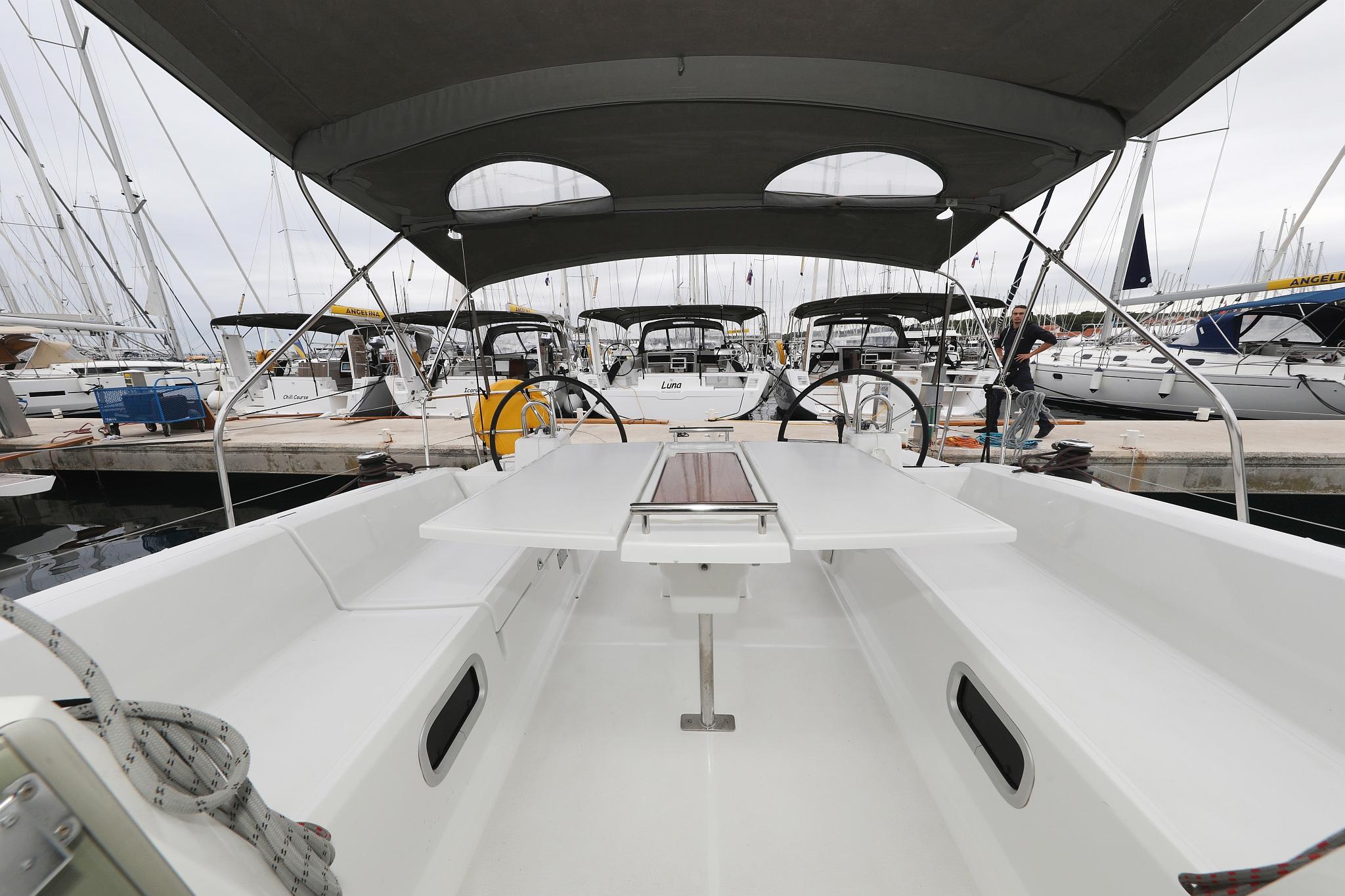 Oceanis 38 - 3 cab., picture 9