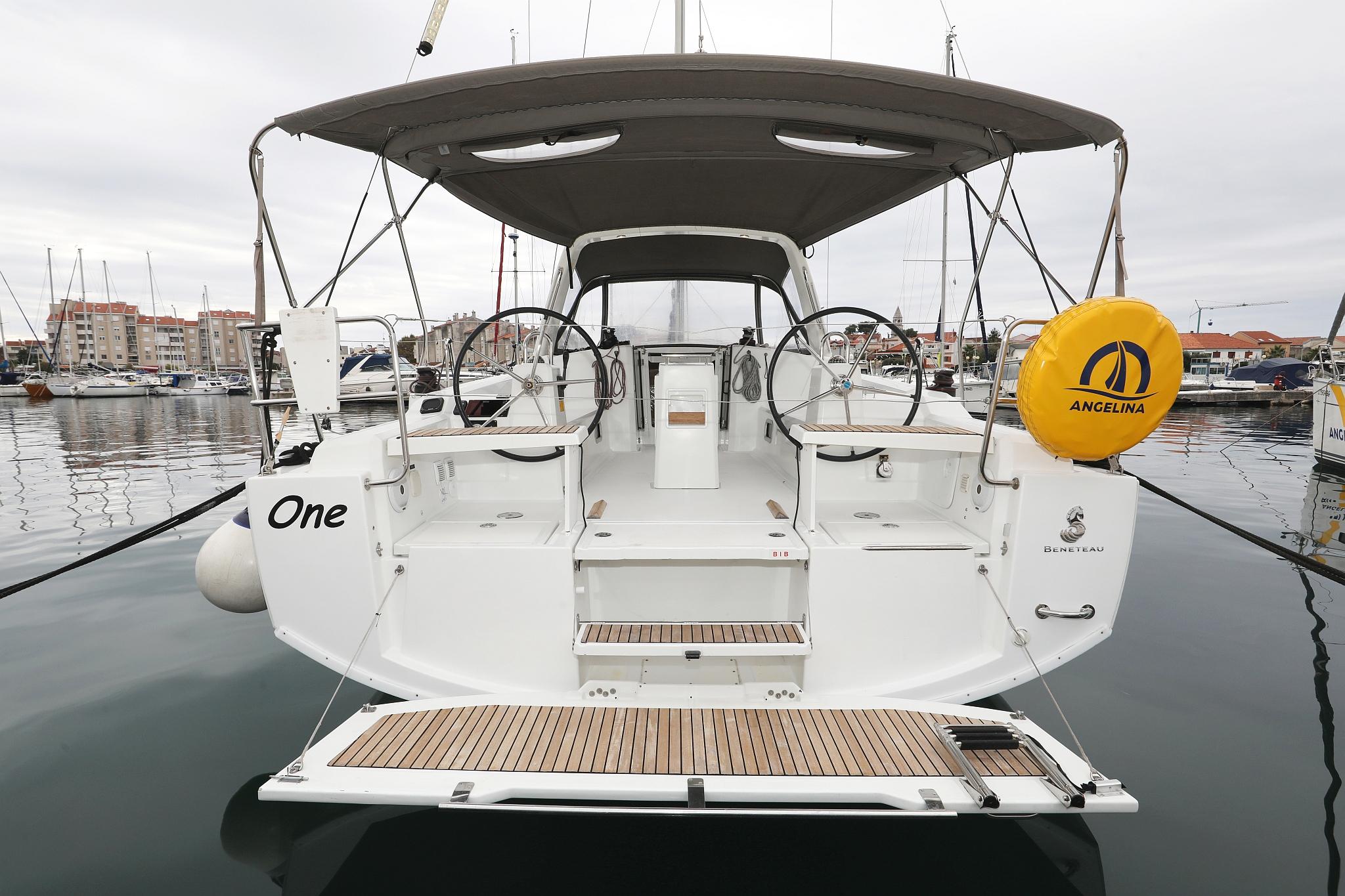 Oceanis 38 - 3 cab., picture 3