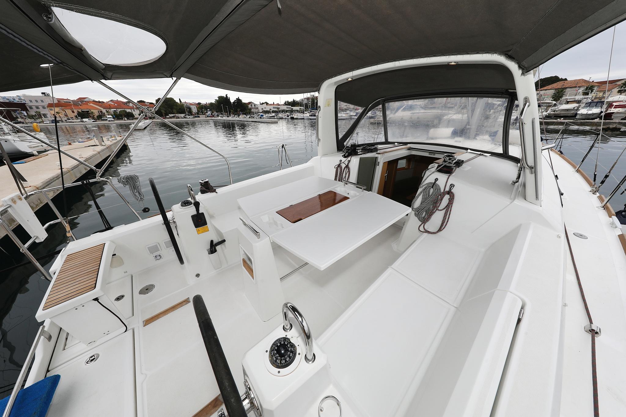 Oceanis 38 - 3 cab., picture 7