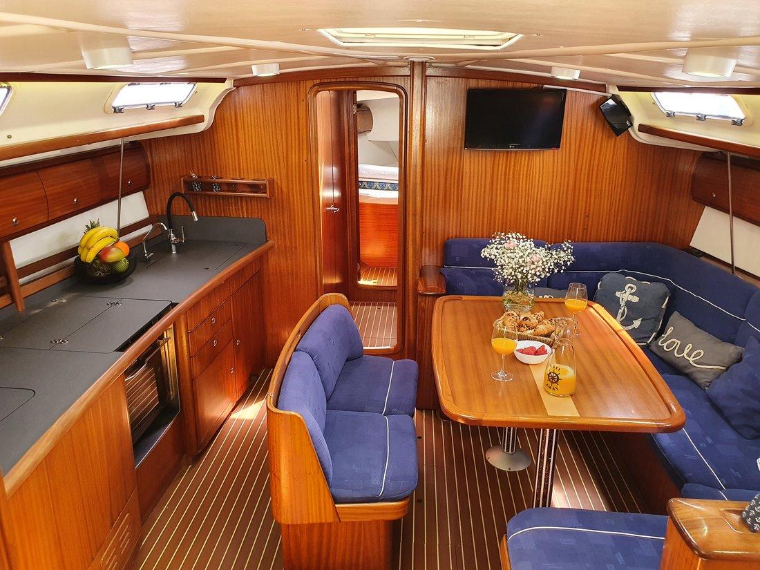 Bavaria 44, picture 17