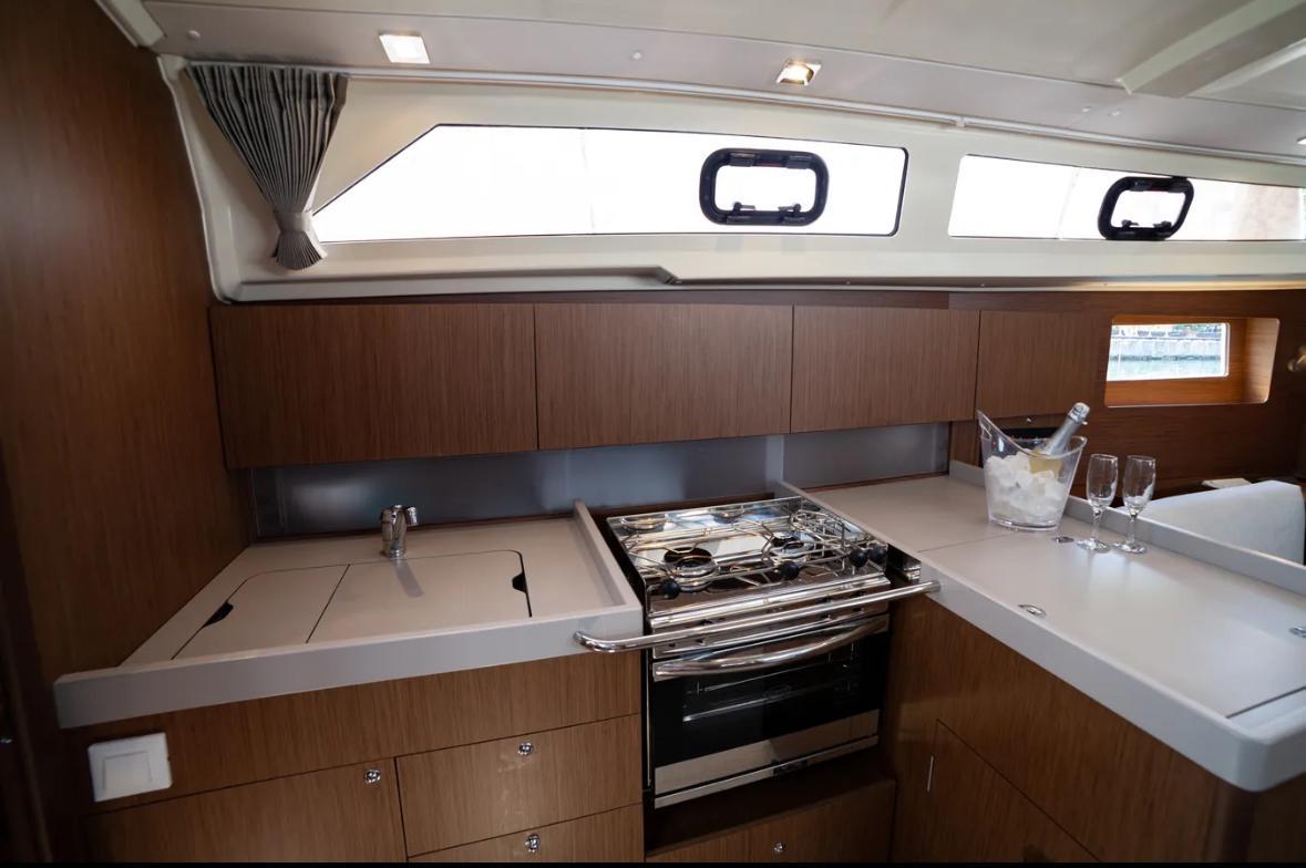 Oceanis 41.1, picture 13