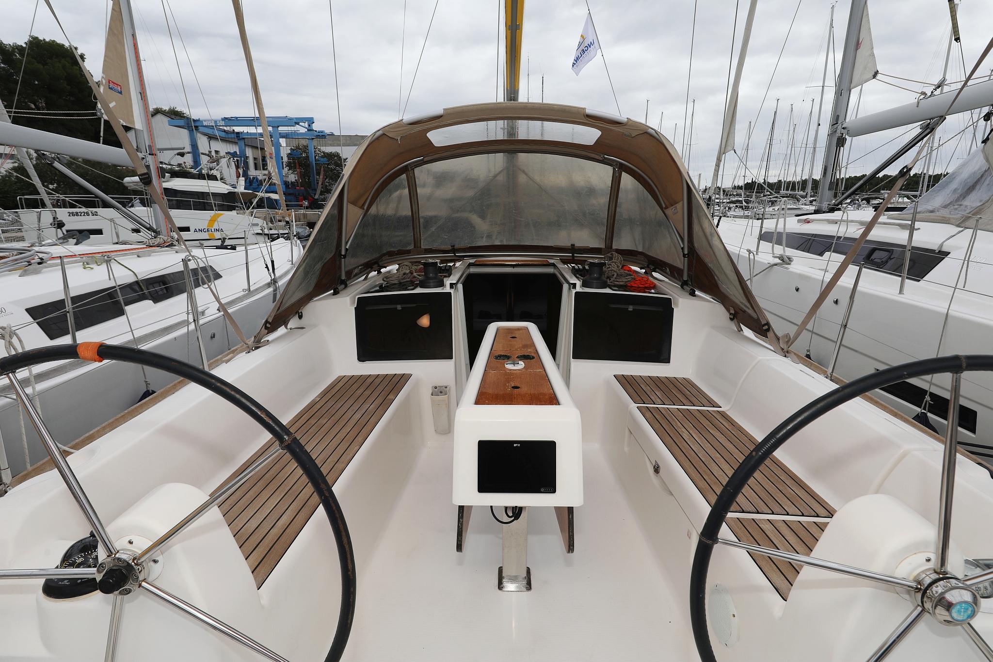 Dufour 350 GL, picture 6