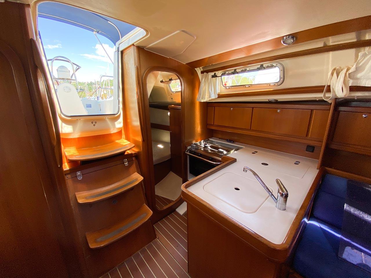 Dufour 325 GL, picture 9