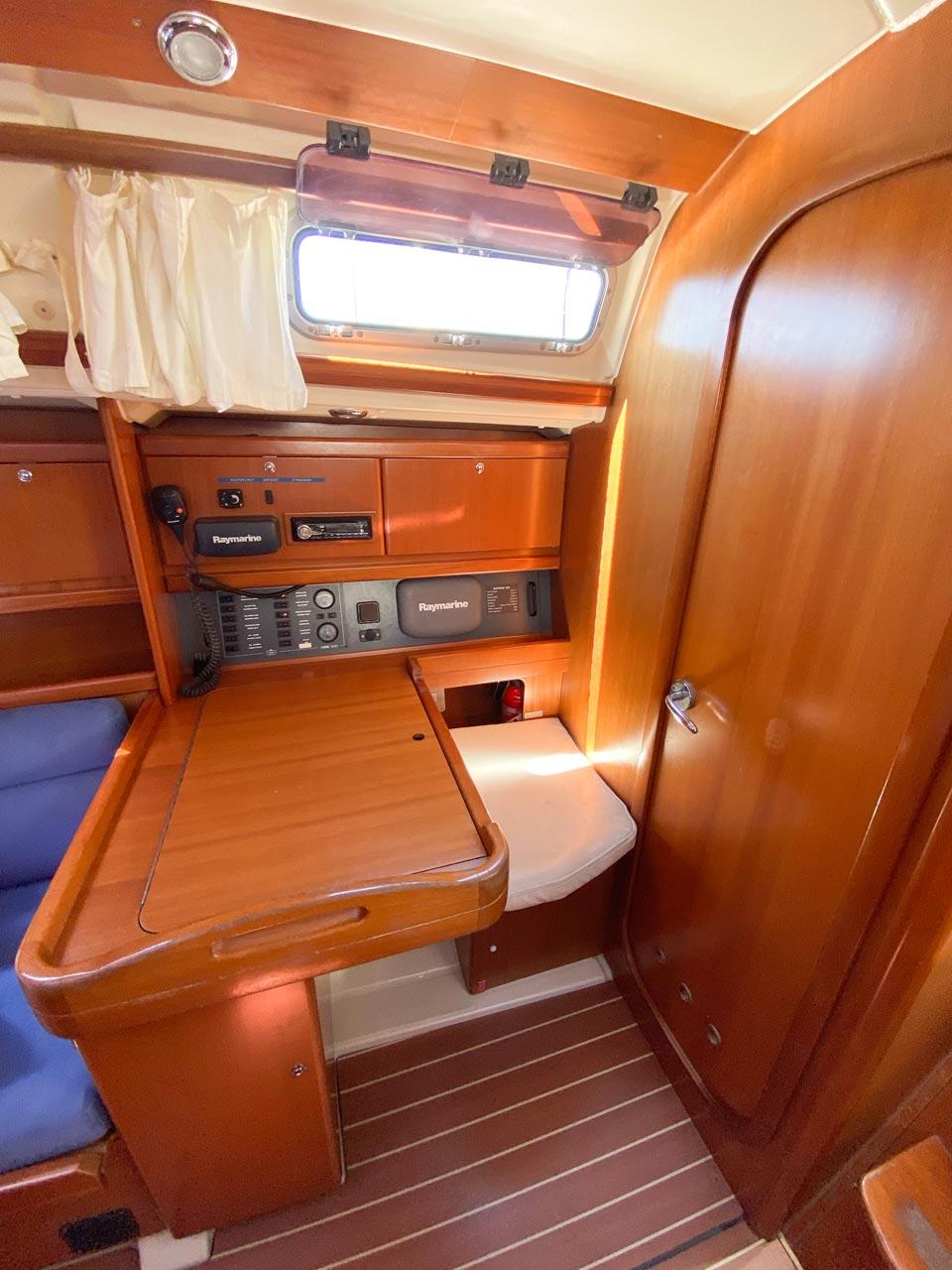 Dufour 325 GL, picture 10