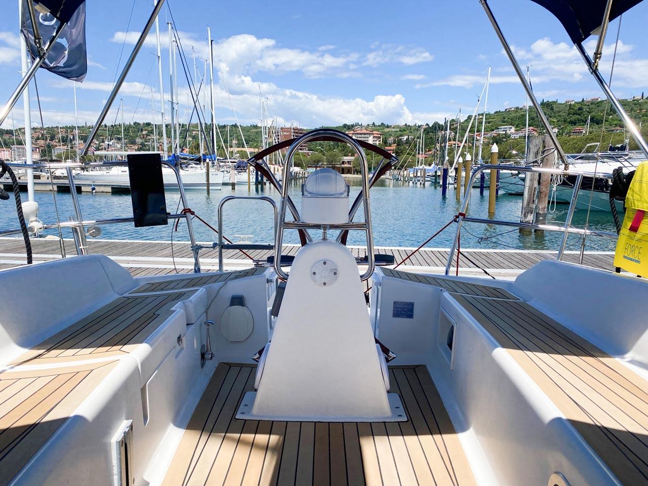 Dufour 325 GL, picture 7