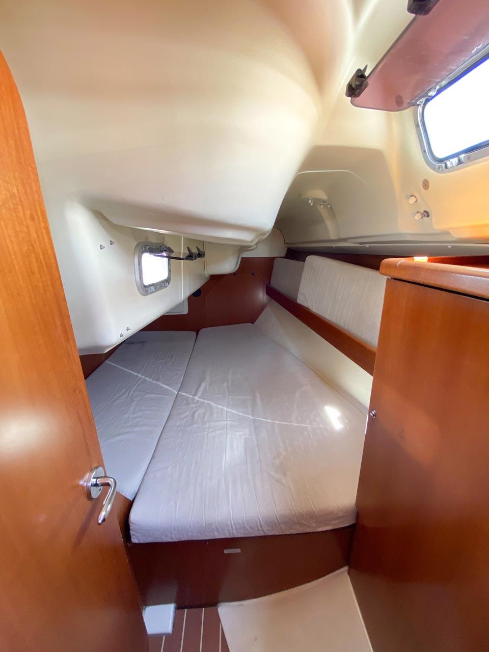 Dufour 325 GL, picture 13