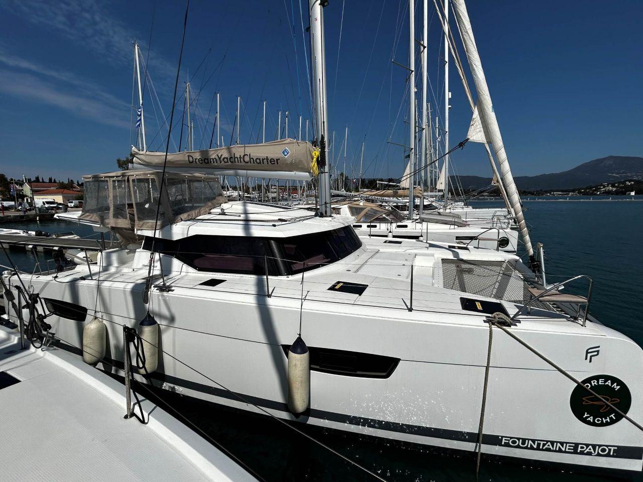 Fountaine Pajot Astrea 42 - 4 + 2 cab., picture 1