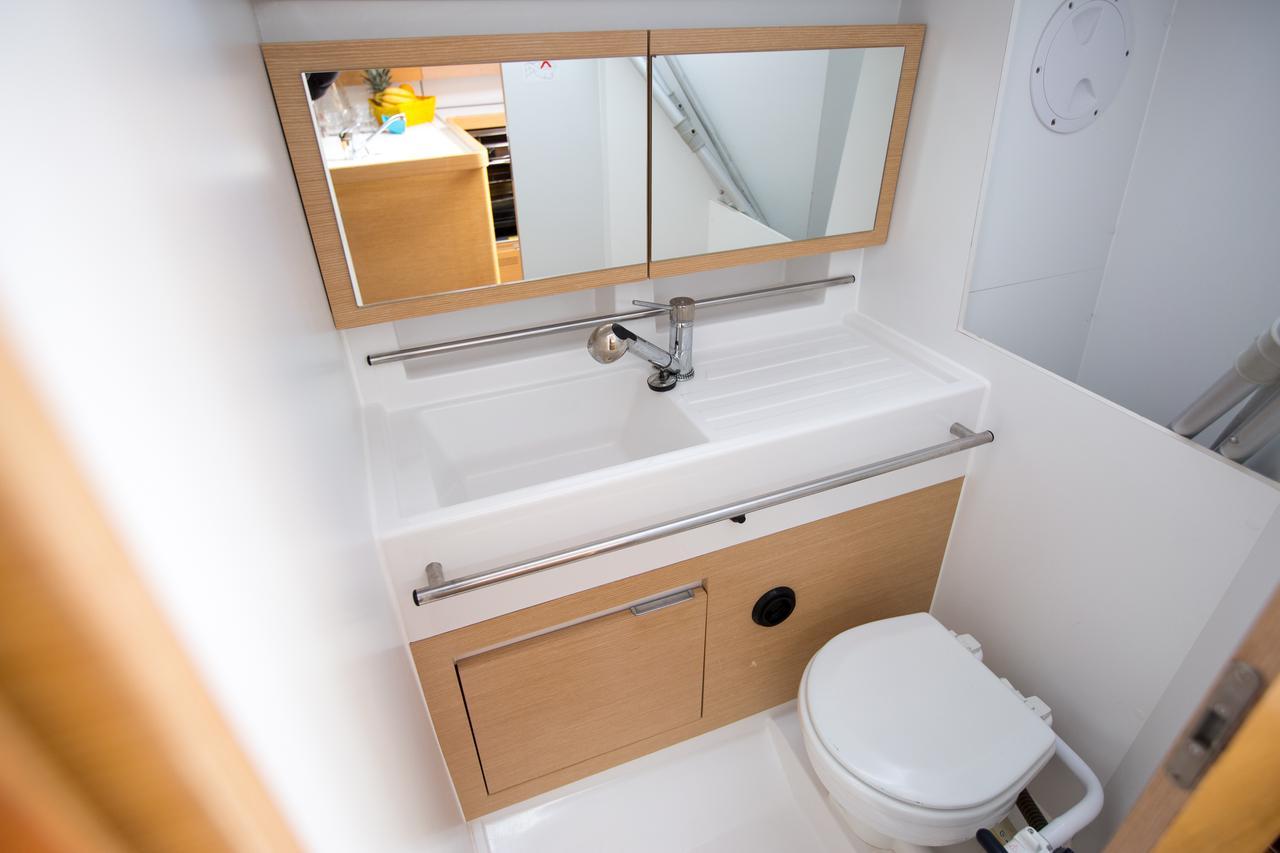 Elan 350 Performance - 3 cab., picture 15