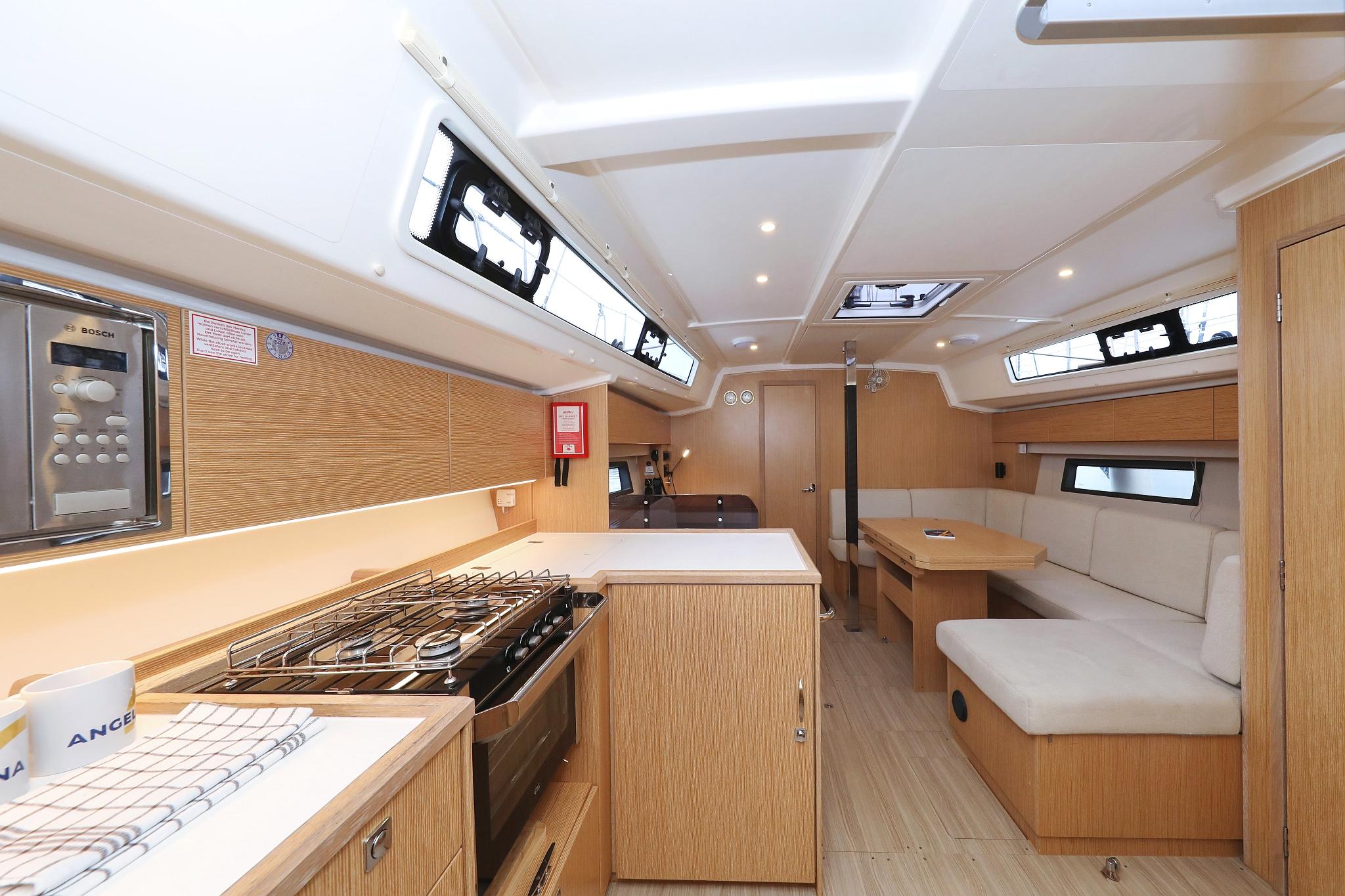 Bavaria C42, picture 13