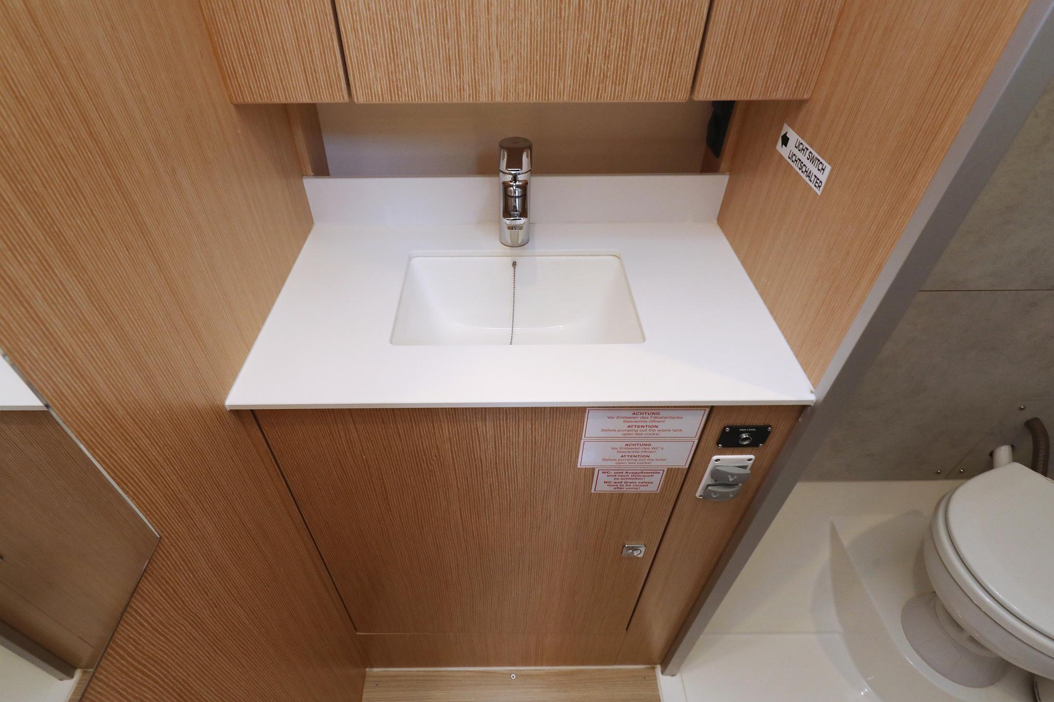 Bavaria C42, picture 40