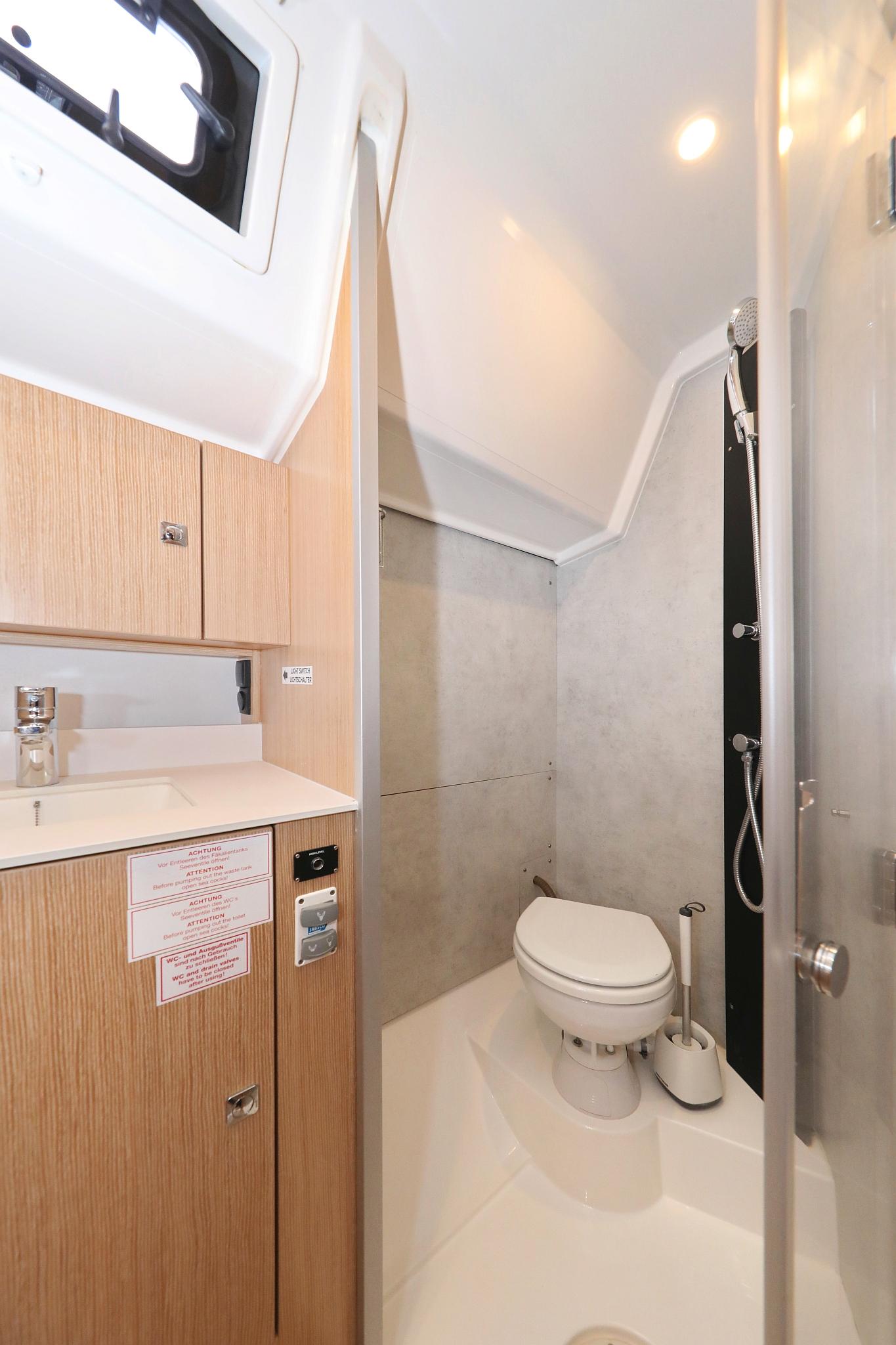 Bavaria C42, picture 36