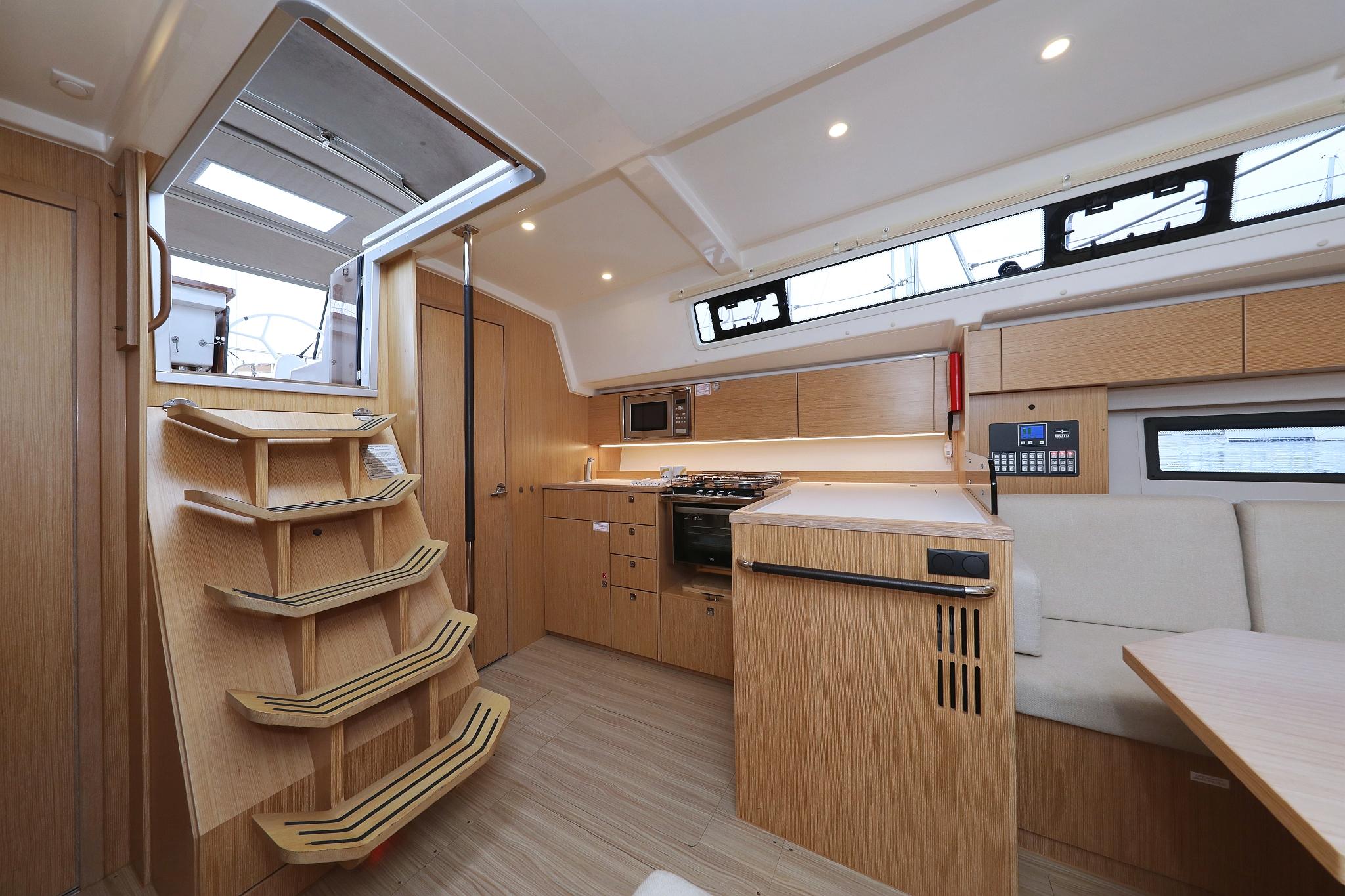 Bavaria C42, picture 20