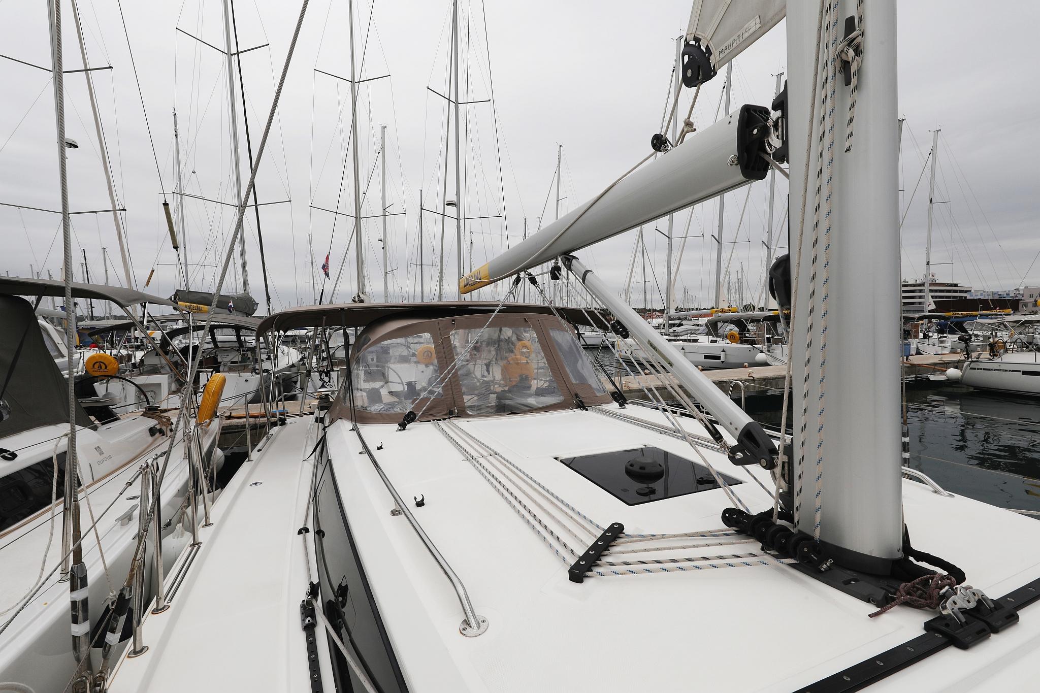 Bavaria C42, picture 12