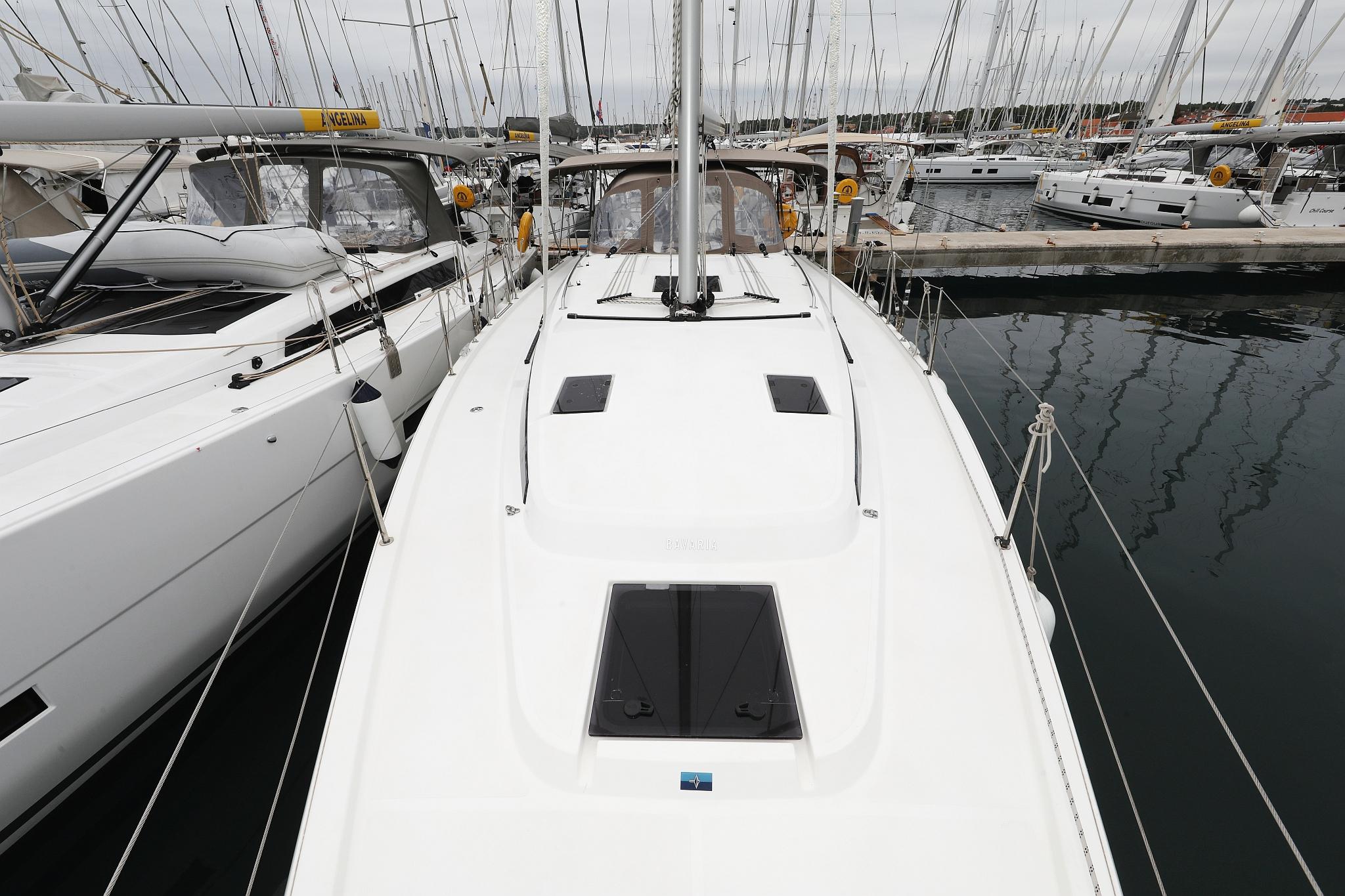 Bavaria C42, picture 11