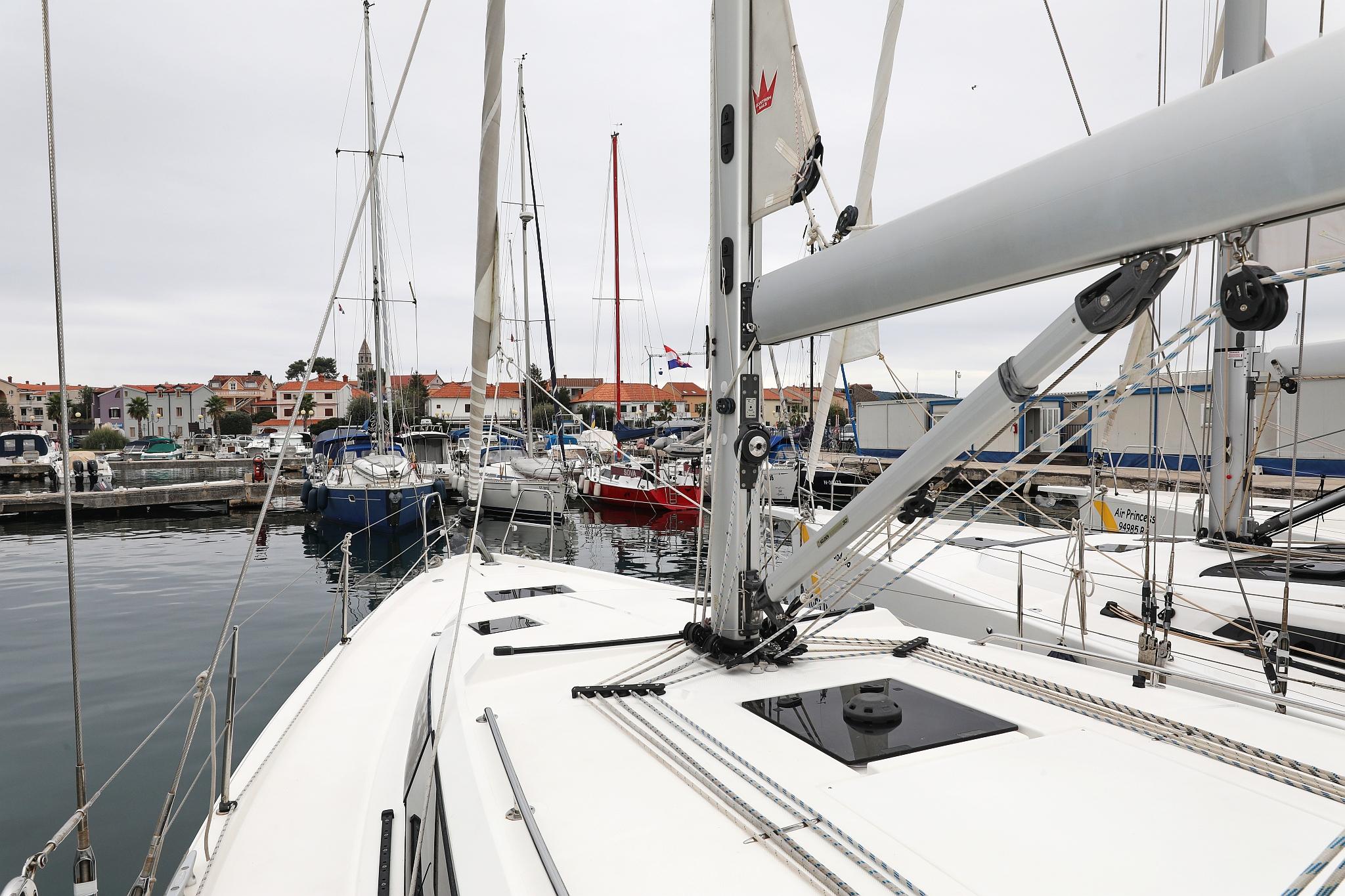 Bavaria C42, picture 10
