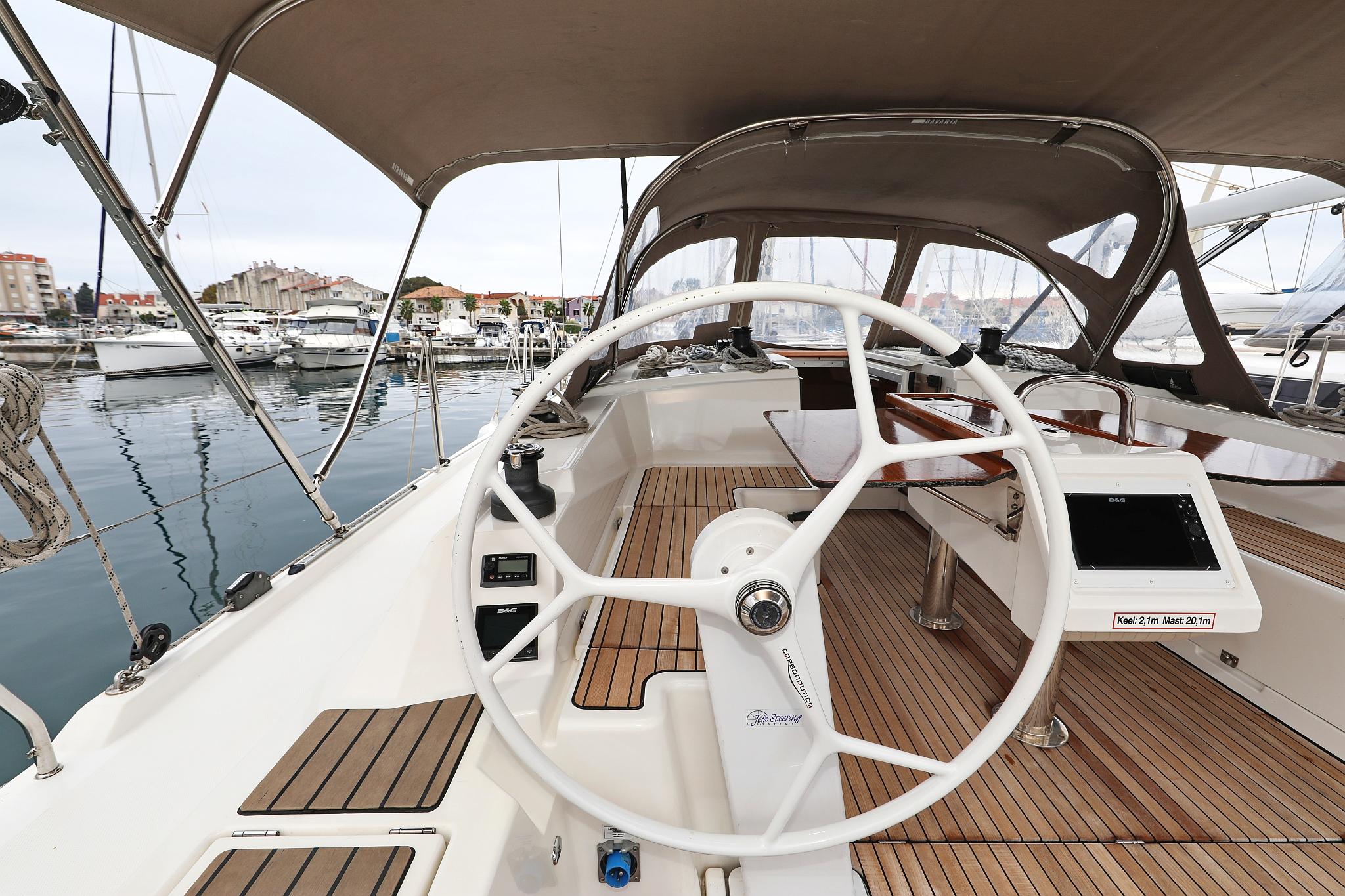 Bavaria C42, picture 6