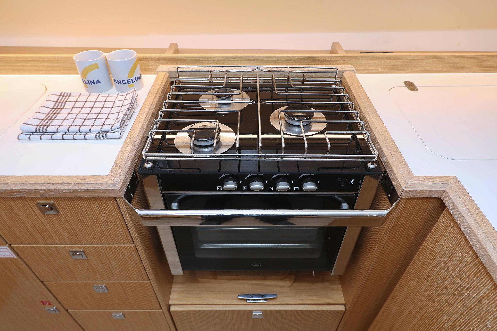 Bavaria C42, picture 42