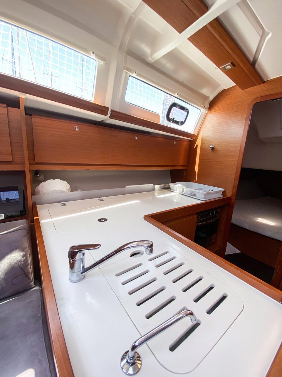 Dufour 382 GL, picture 9