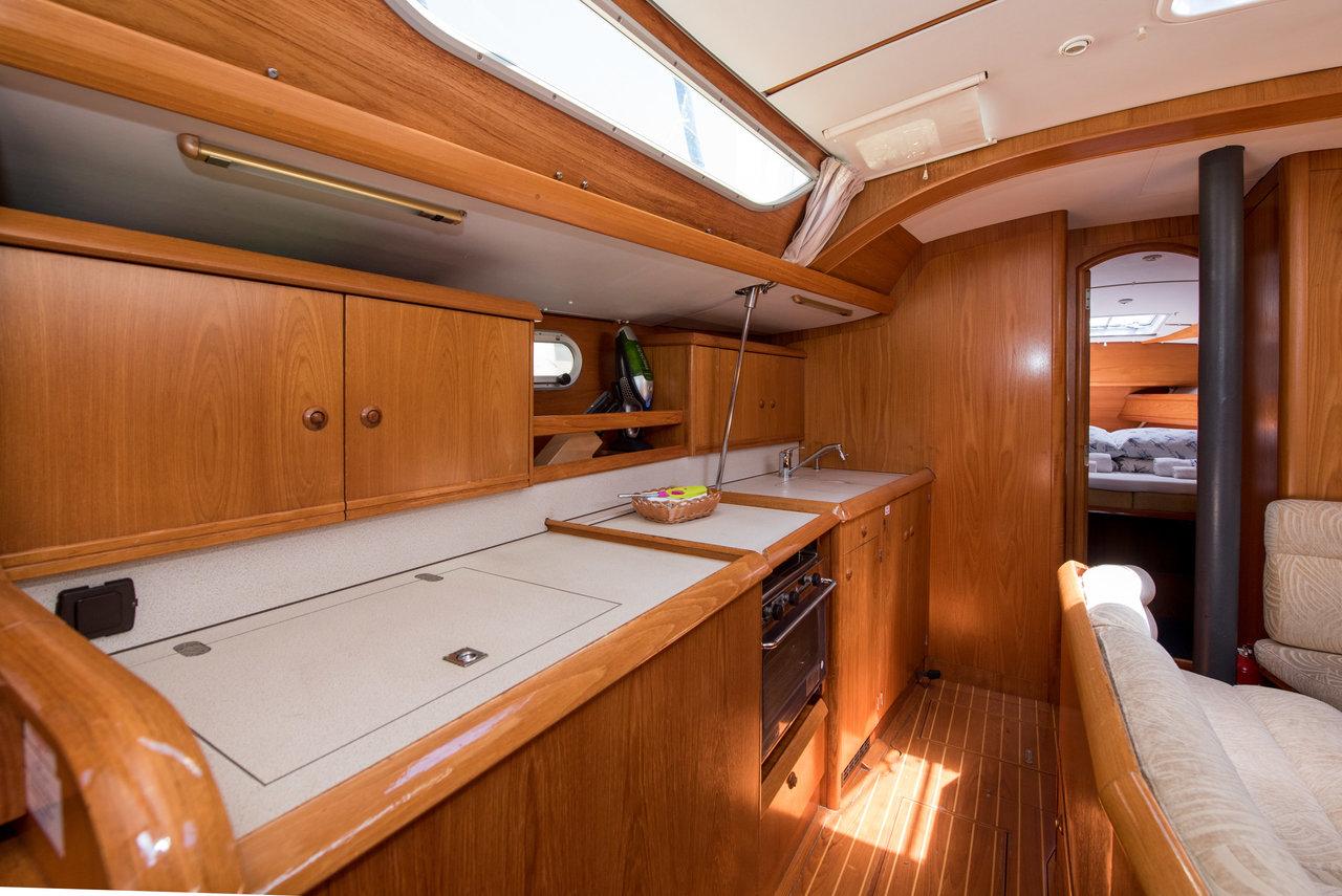 Sun Odyssey 42.2 Exclusive - 3 cab., picture 10