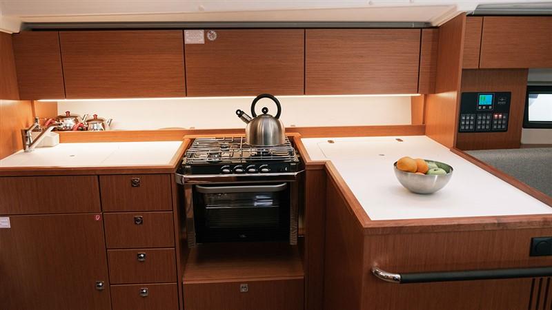 Bavaria C42, picture 15