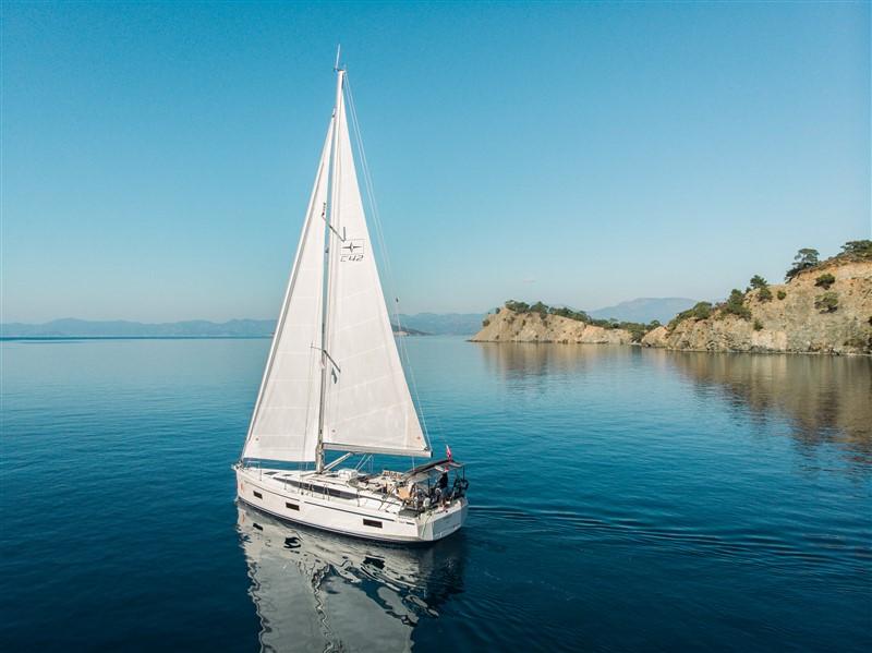 Bavaria C42, picture 9