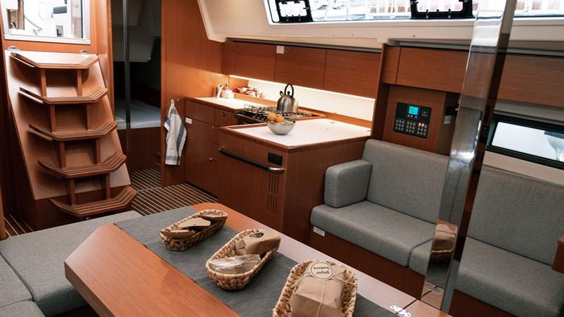 Bavaria C42, picture 13