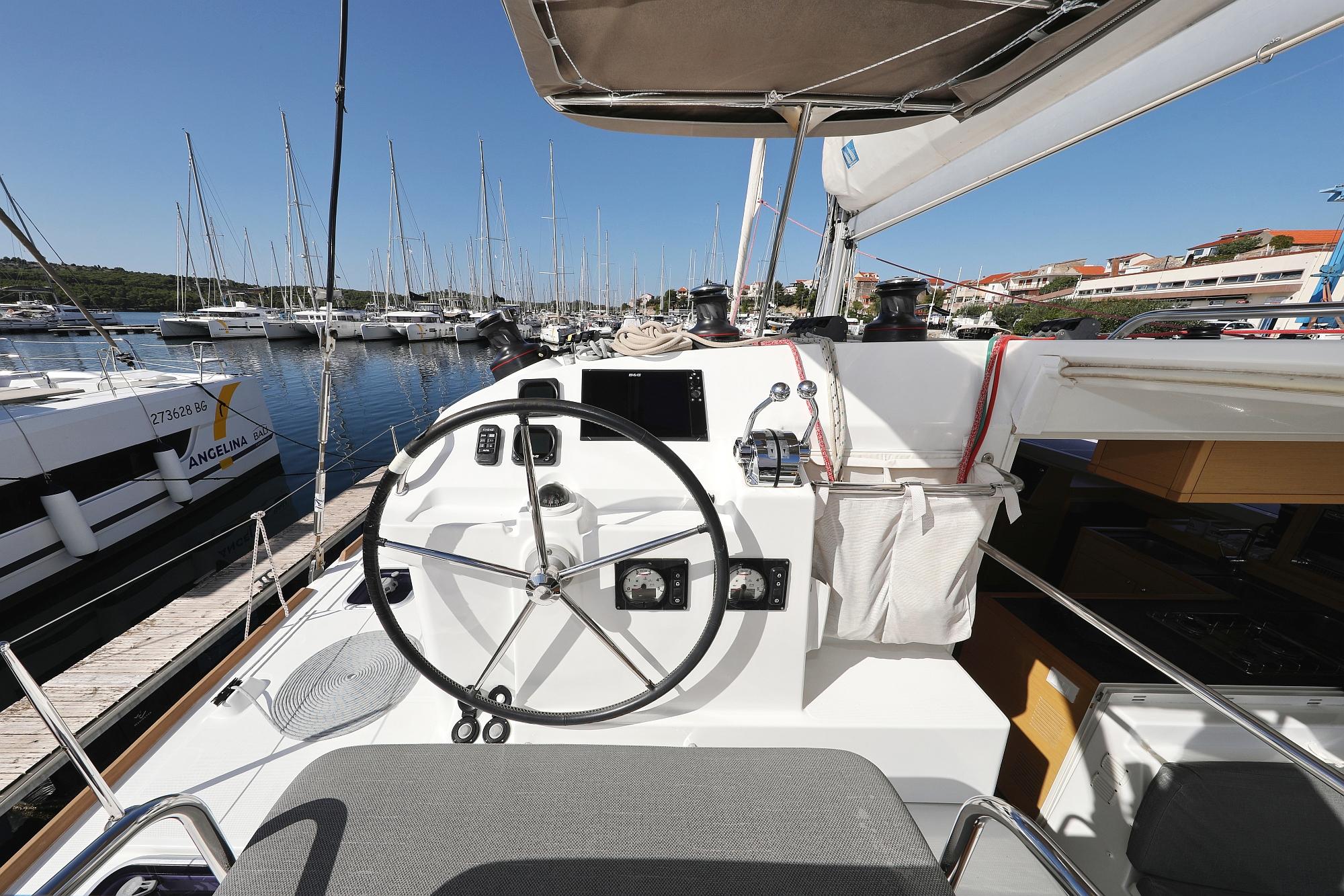 Lagoon 400 S2 - 4 + 2 cab., picture 8