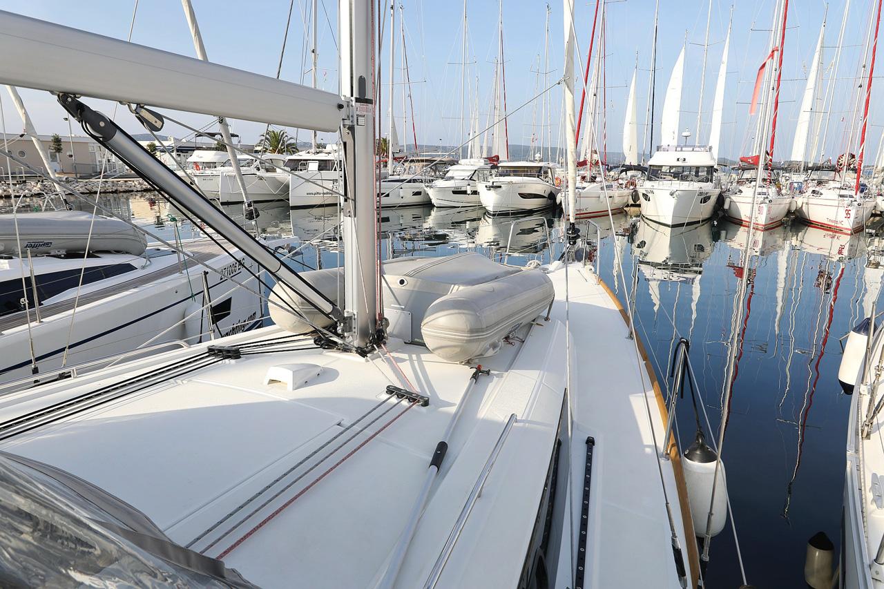 Oceanis 38.1, picture 5