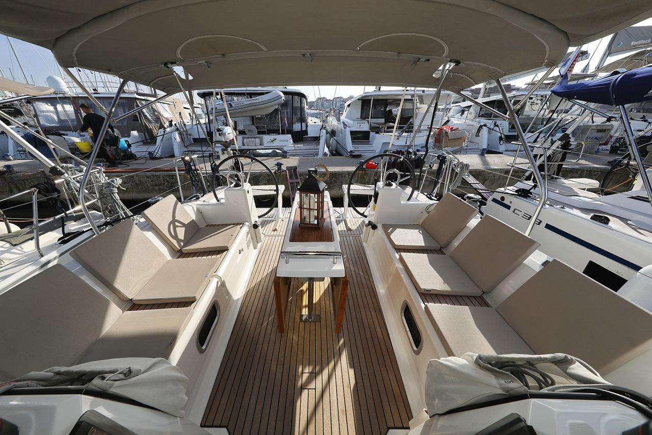 Oceanis 38.1, picture 9