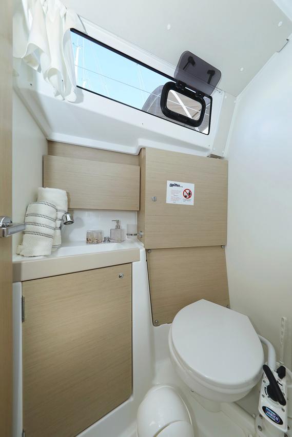 Oceanis 38.1, picture 25