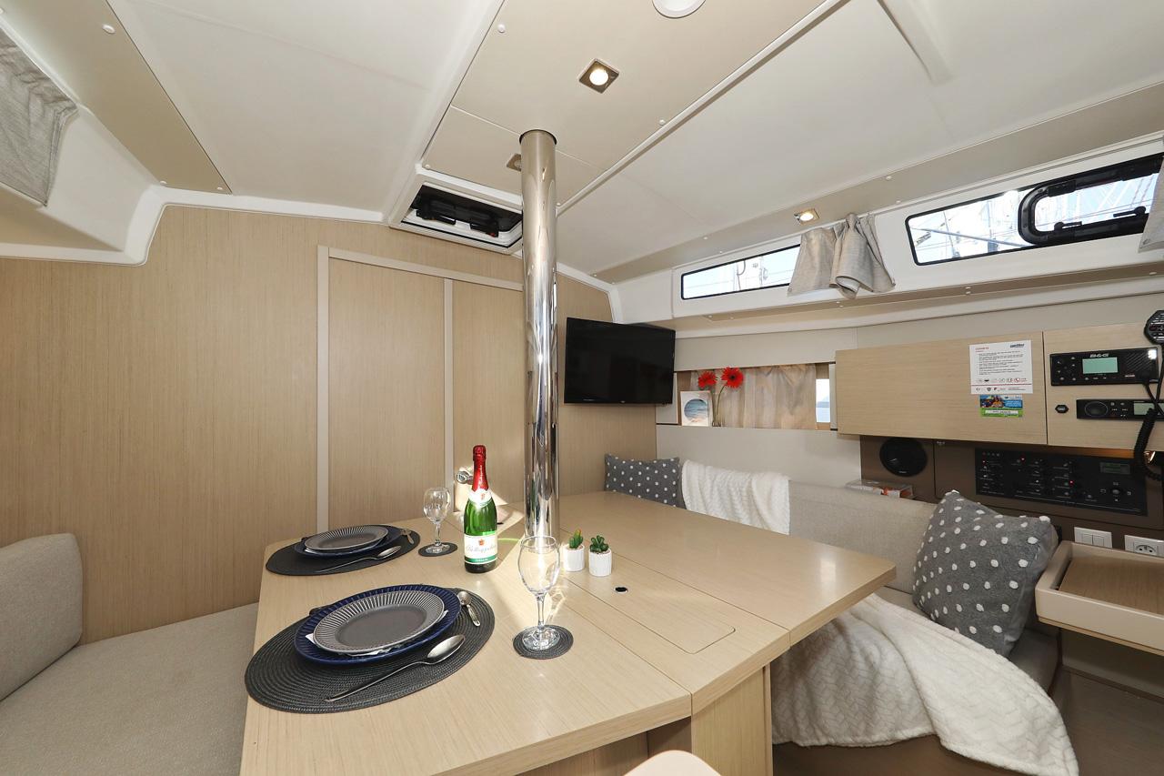 Oceanis 38.1, picture 13