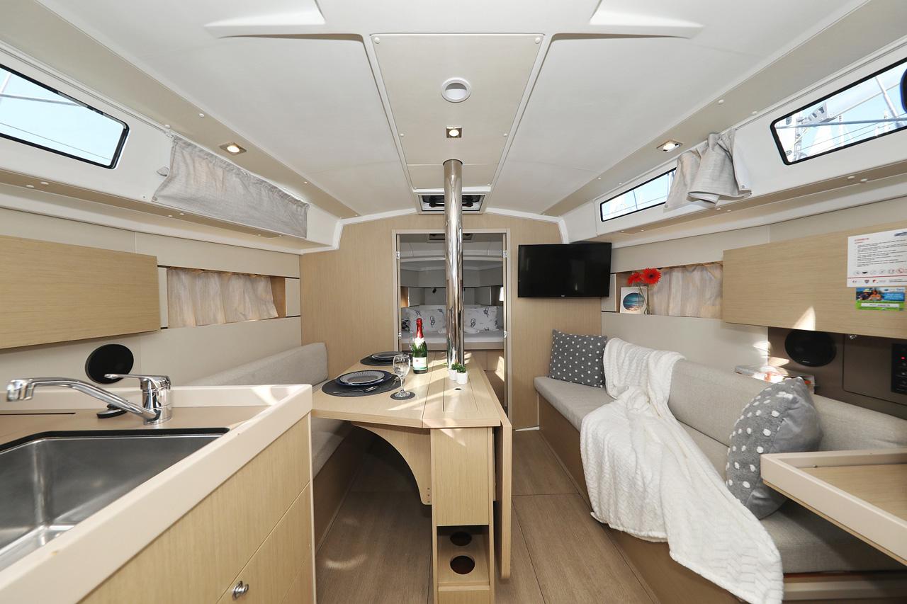 Oceanis 38.1, picture 11