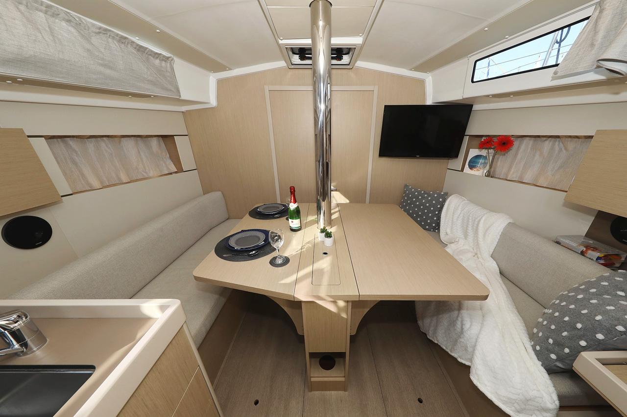 Oceanis 38.1, picture 12