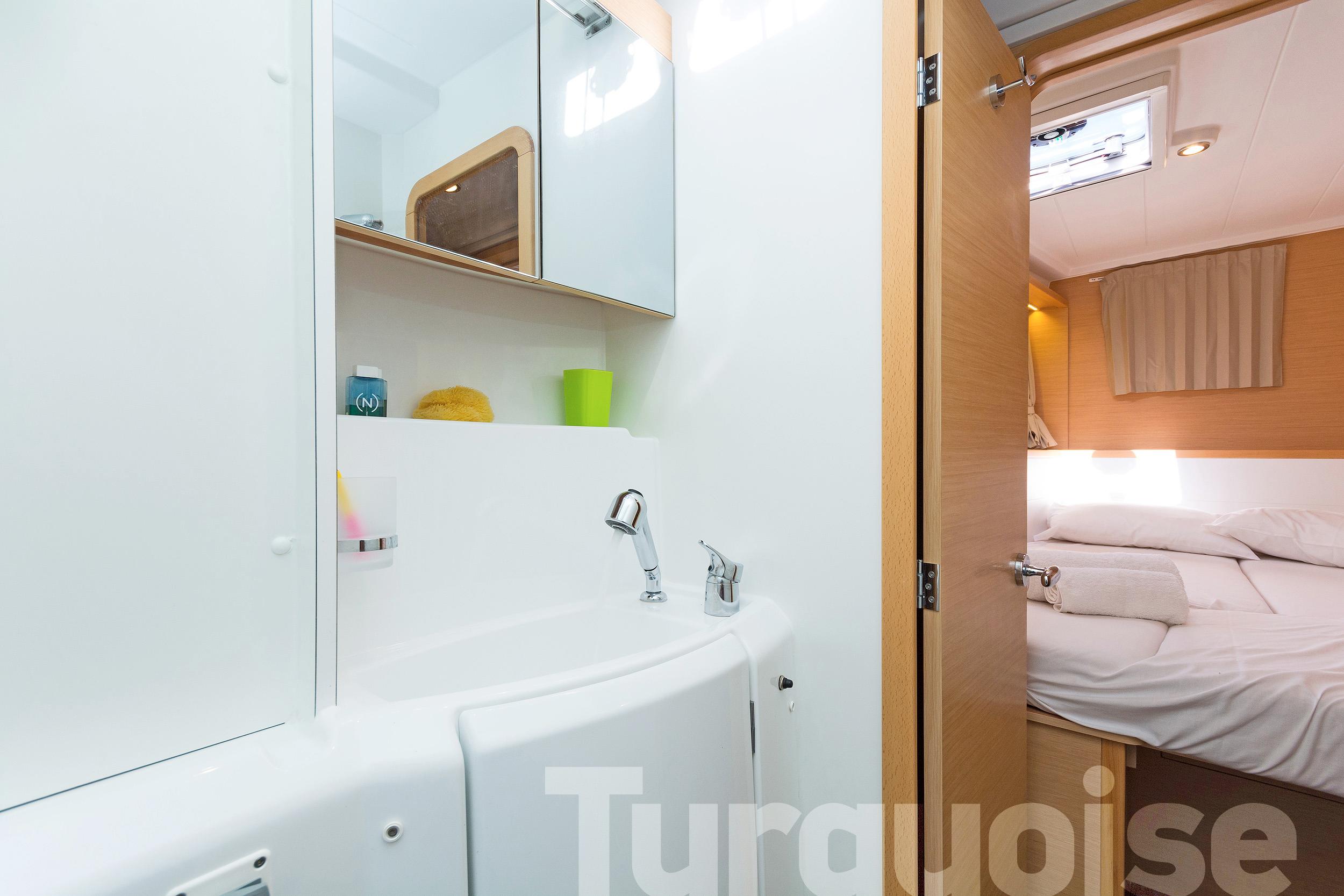 Lagoon 400 S2 - 4 + 2 cab. - Turquoise, picture 14