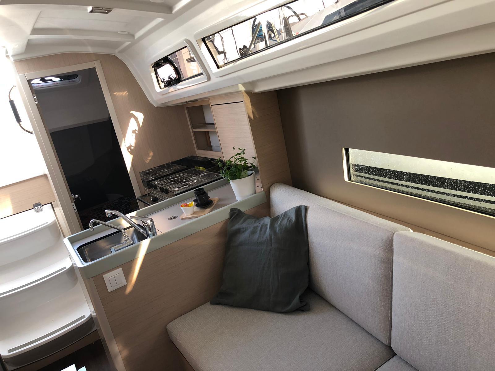 Oceanis 30.1, picture 8