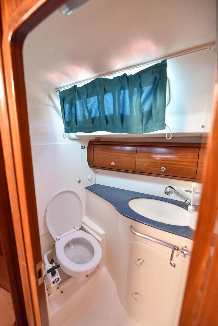 Bavaria 44, picture 15